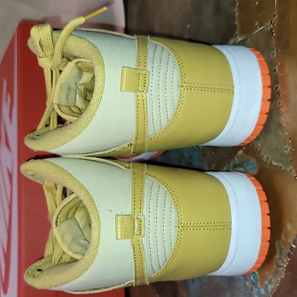 Worn 3 Times. NIKE DUNK HI RETRO. GOLD CANVAS. Men's size 13 - Picture 7 of 14
